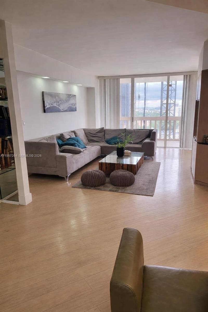 19355 Turnberry Way 16L photo 8