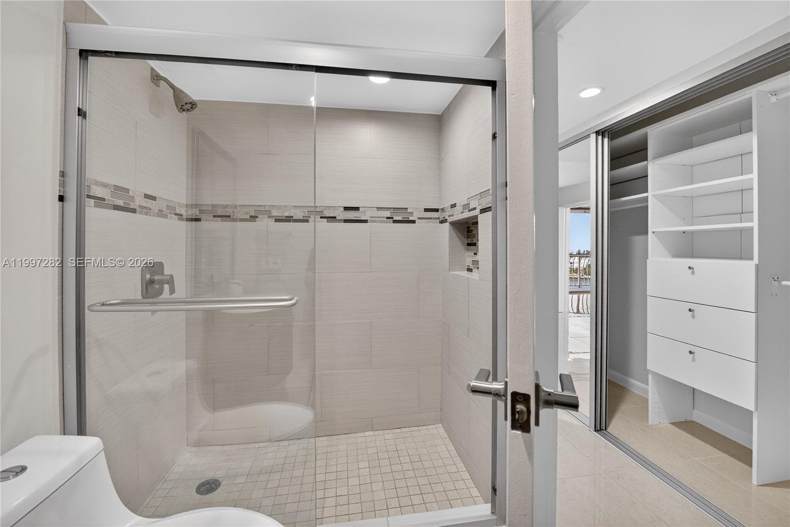 7601 Treasure Dr 1119 photo 6