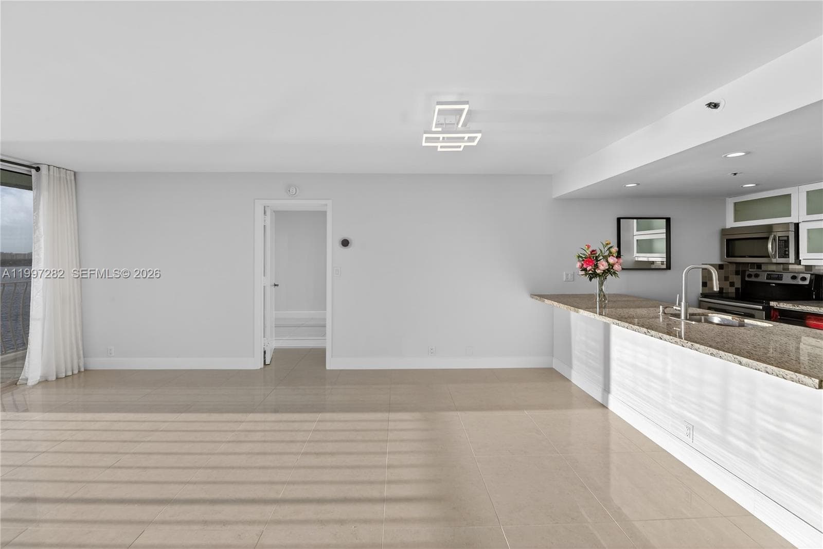 7601 Treasure Dr 1119 photo 3