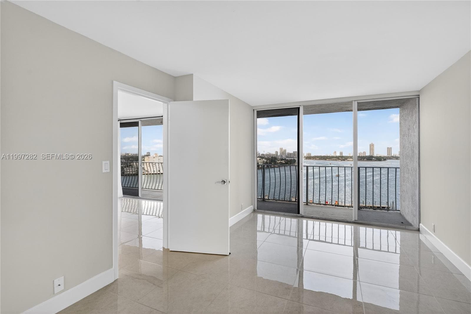 7601 Treasure Dr 1119 photo 5