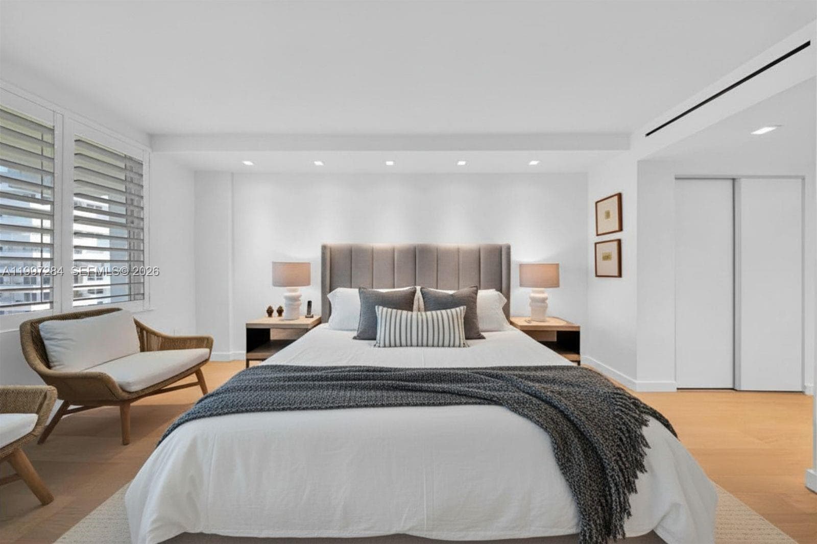 199 Ocean Lane Dr 602 photo 19