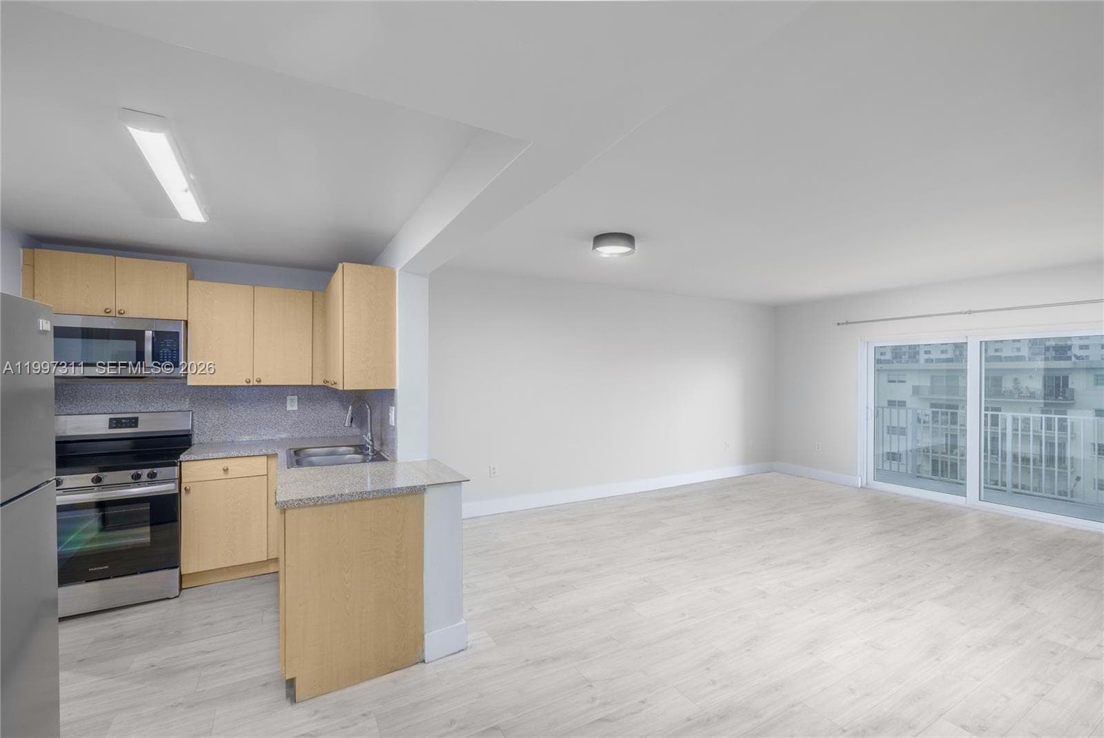 3626 168th St 502 photo 1