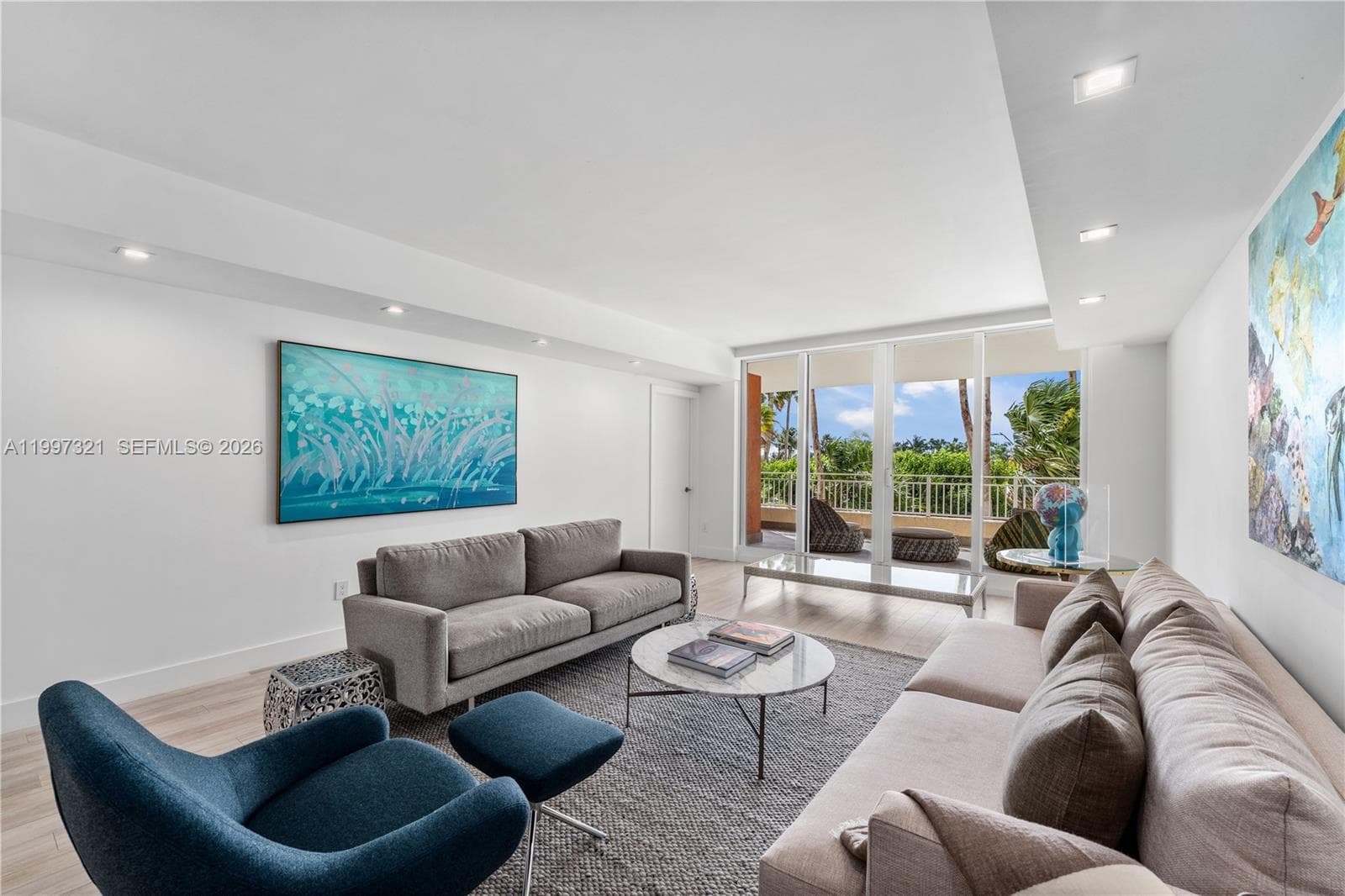 791 Crandon Blvd 405 photo 2