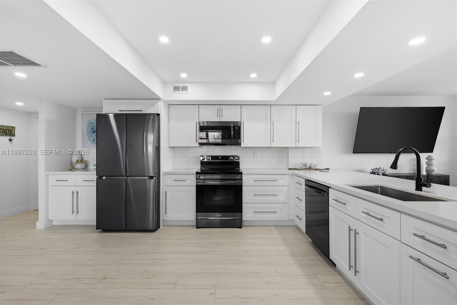 3180 Ocean Dr 516 photo 23