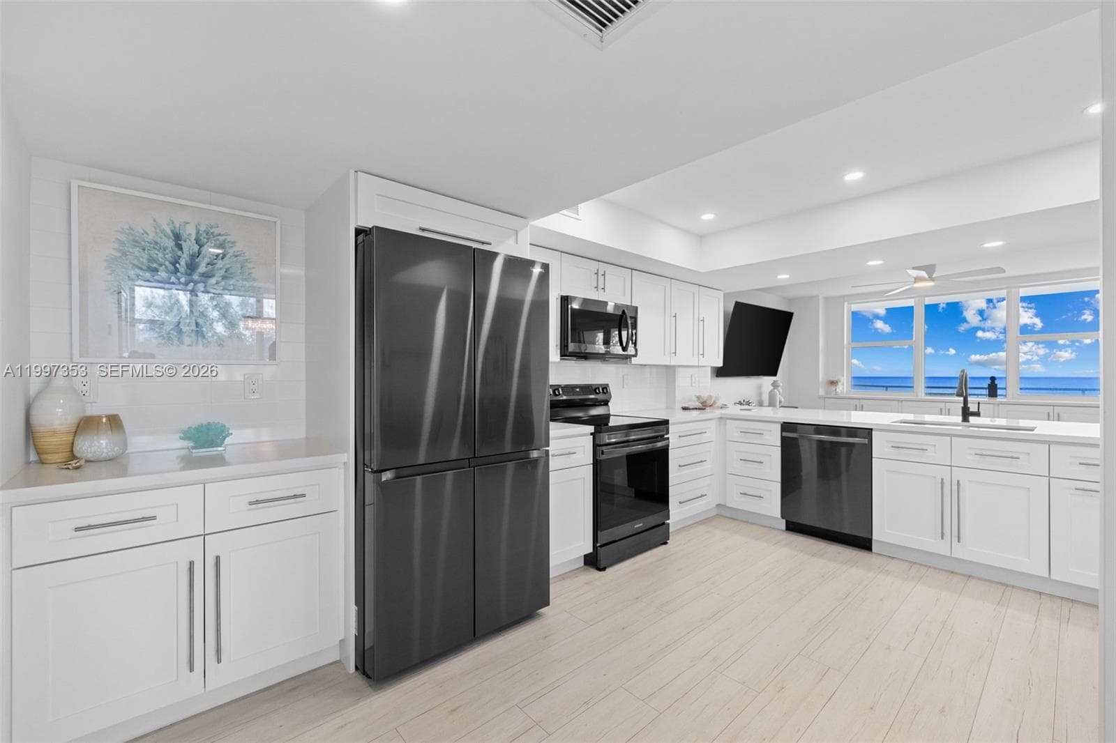 3180 S Ocean Dr 516 photo 6