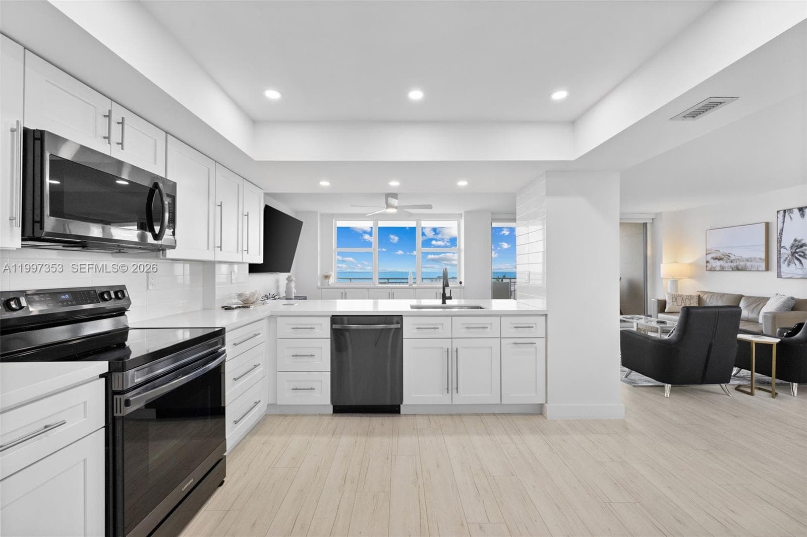 3180 Ocean Dr 516 photo 1