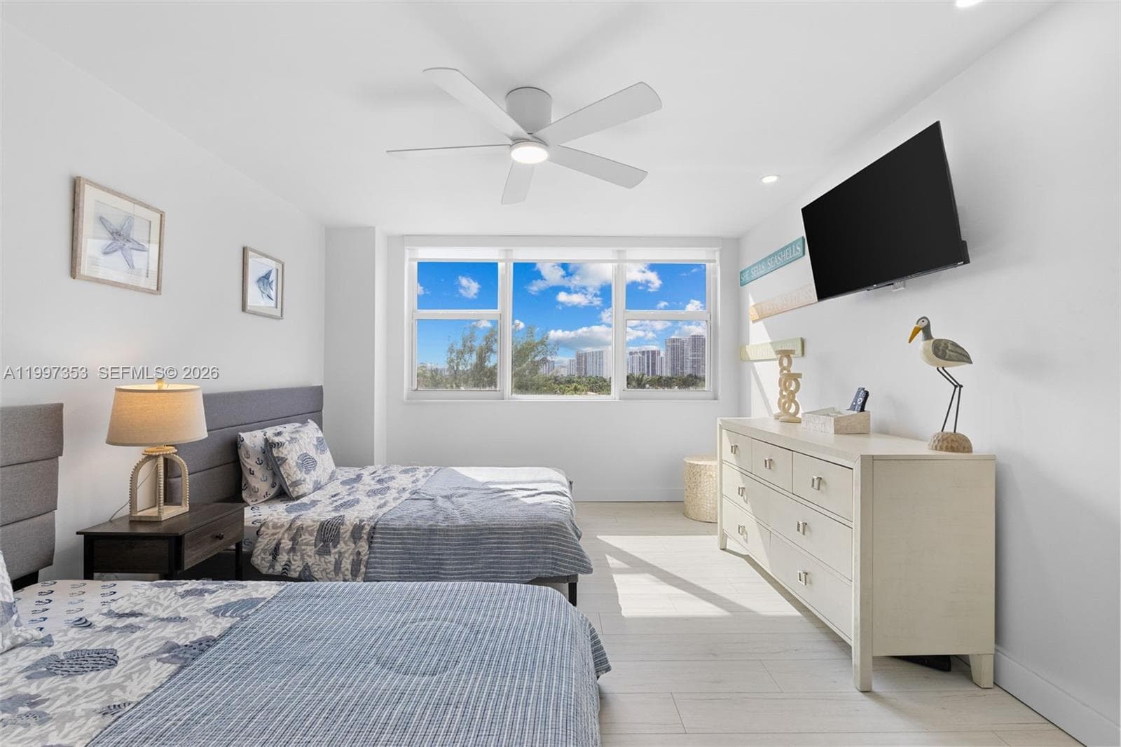 3180 Ocean Dr 516 photo 10