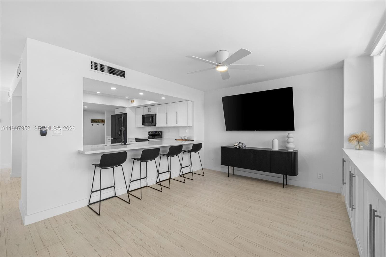 3180 Ocean Dr 516 photo 18