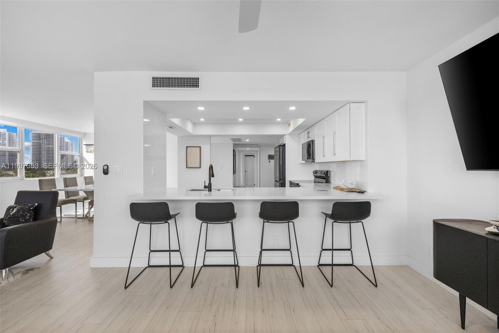 3180 Ocean Dr 516 photo 19