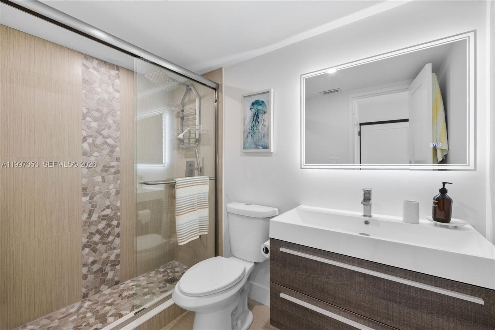 3180 Ocean Dr 516 photo 8