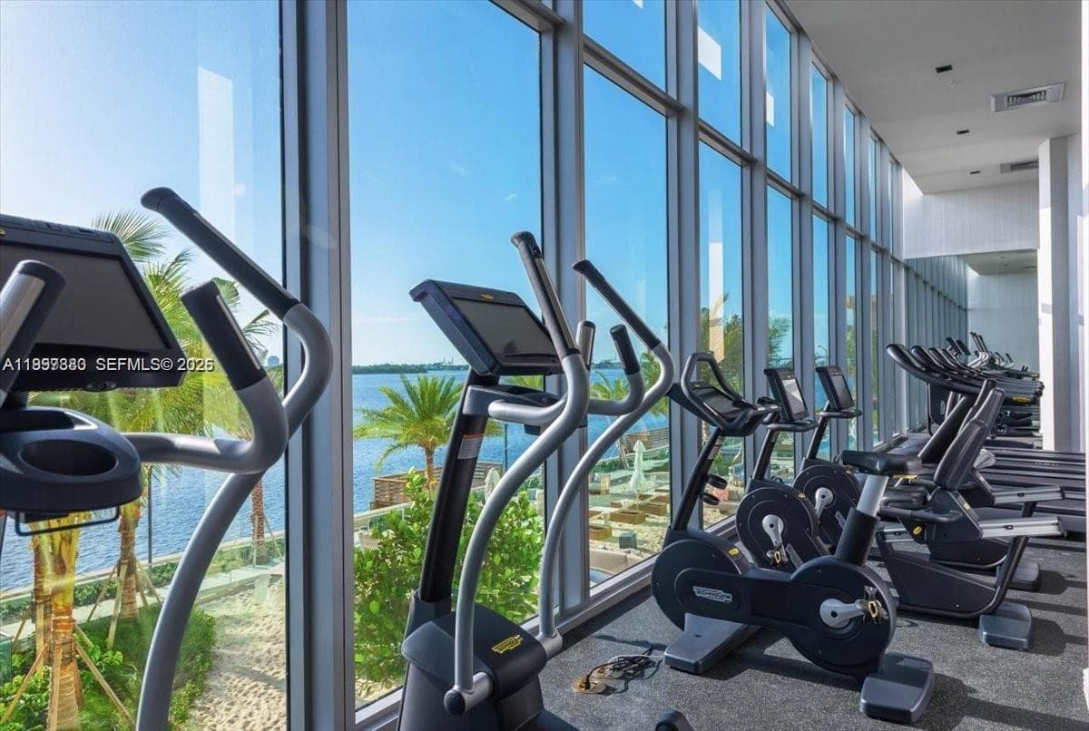 2900 7th Ave 2406 photo 21