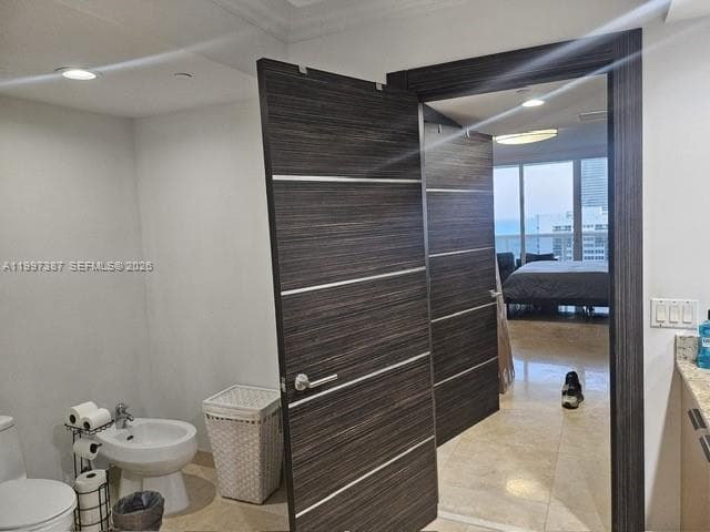 1830 Ocean Dr 2403 photo 8