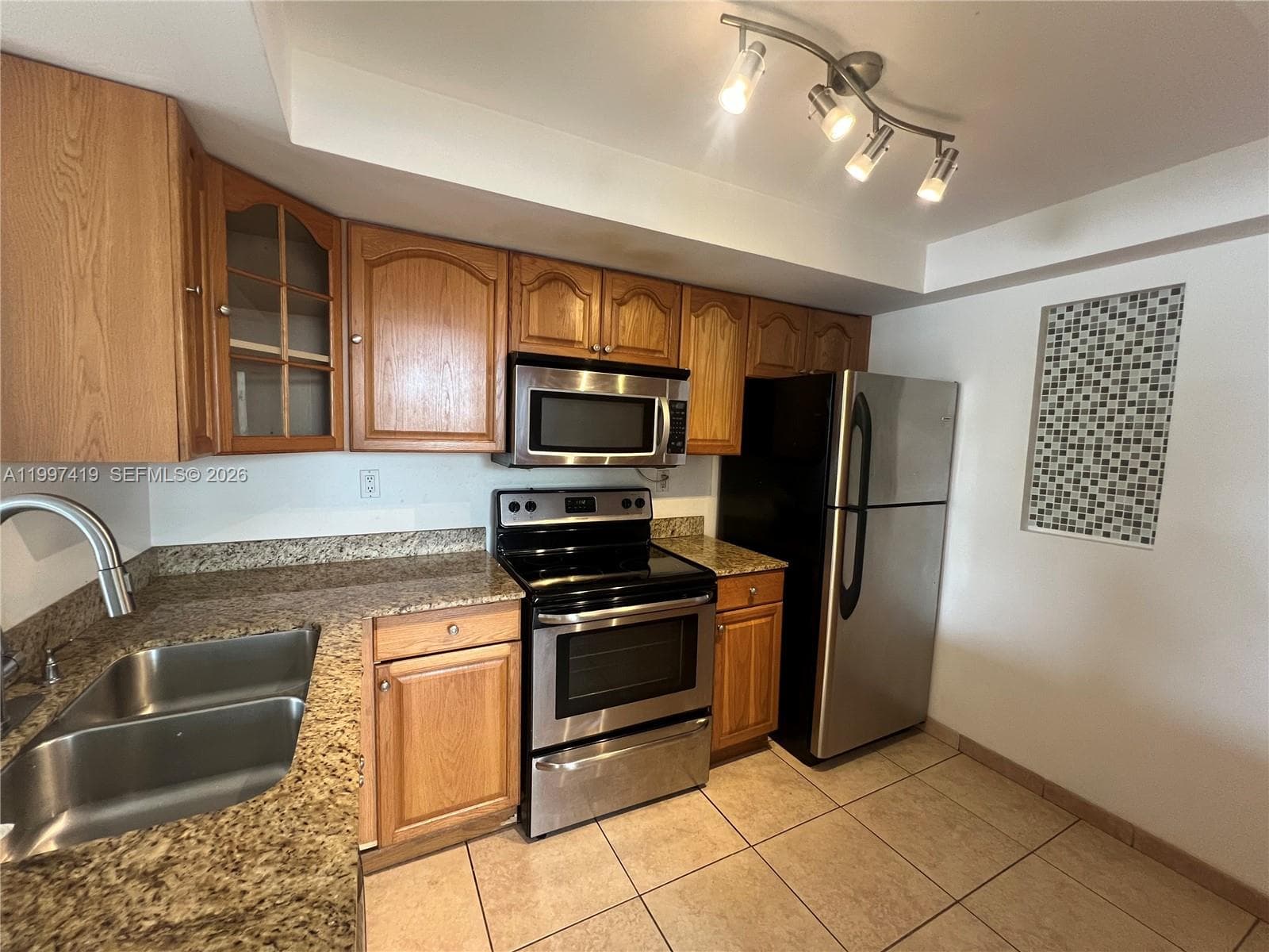 7125 Bay Dr 301 photo 1