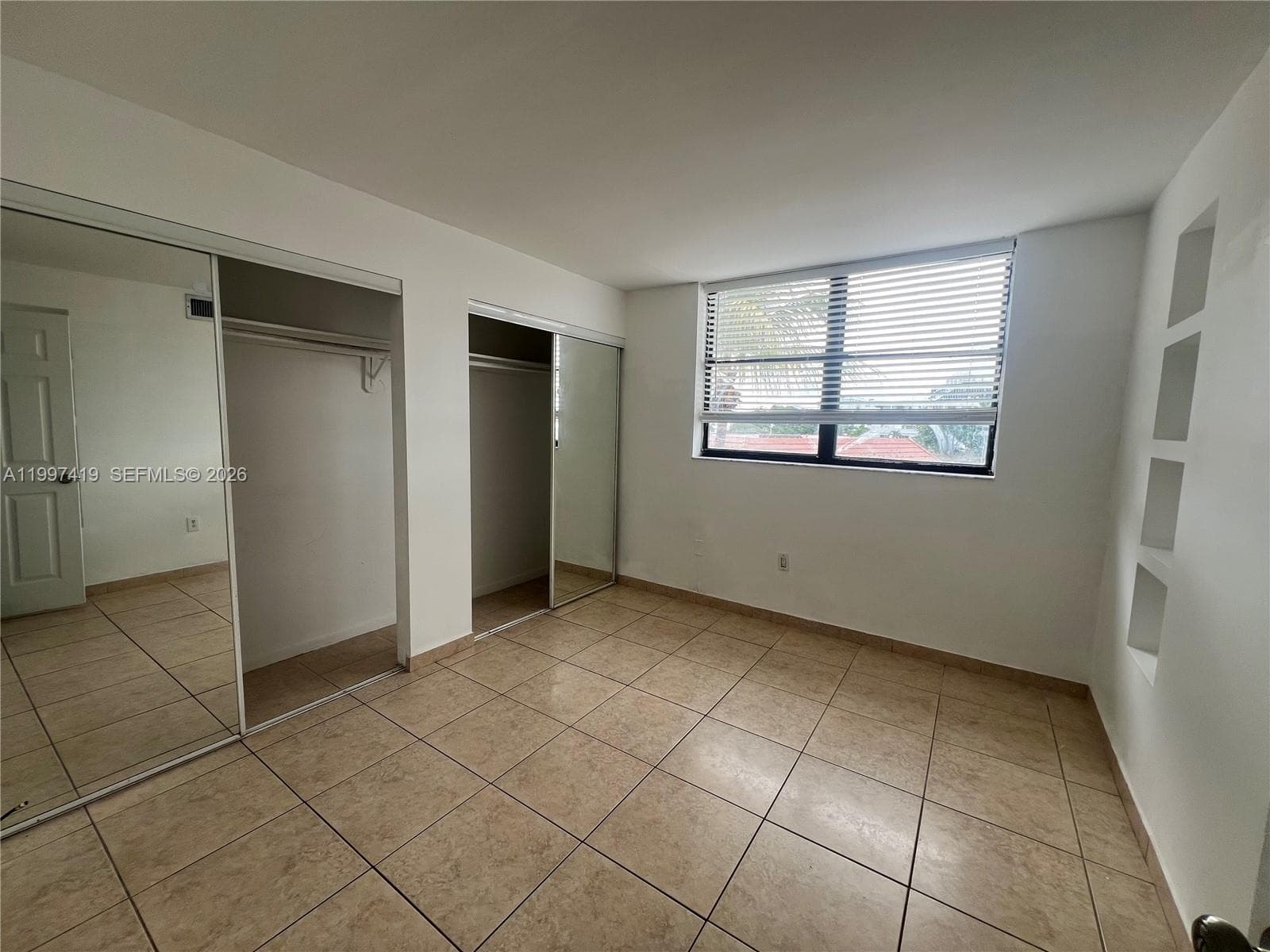 7125 Bay Dr 301 photo 9