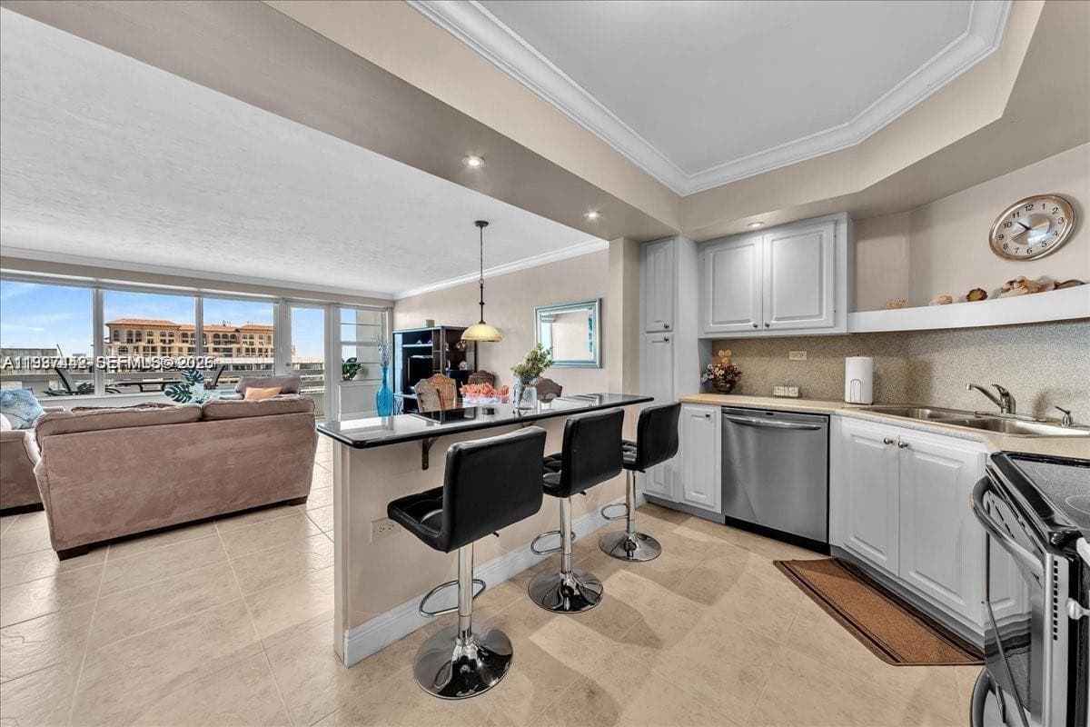 3111 Ocean Dr 904 photo 6