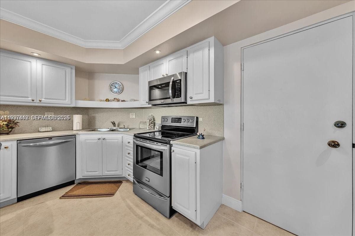 3111 Ocean Dr 904 photo 7