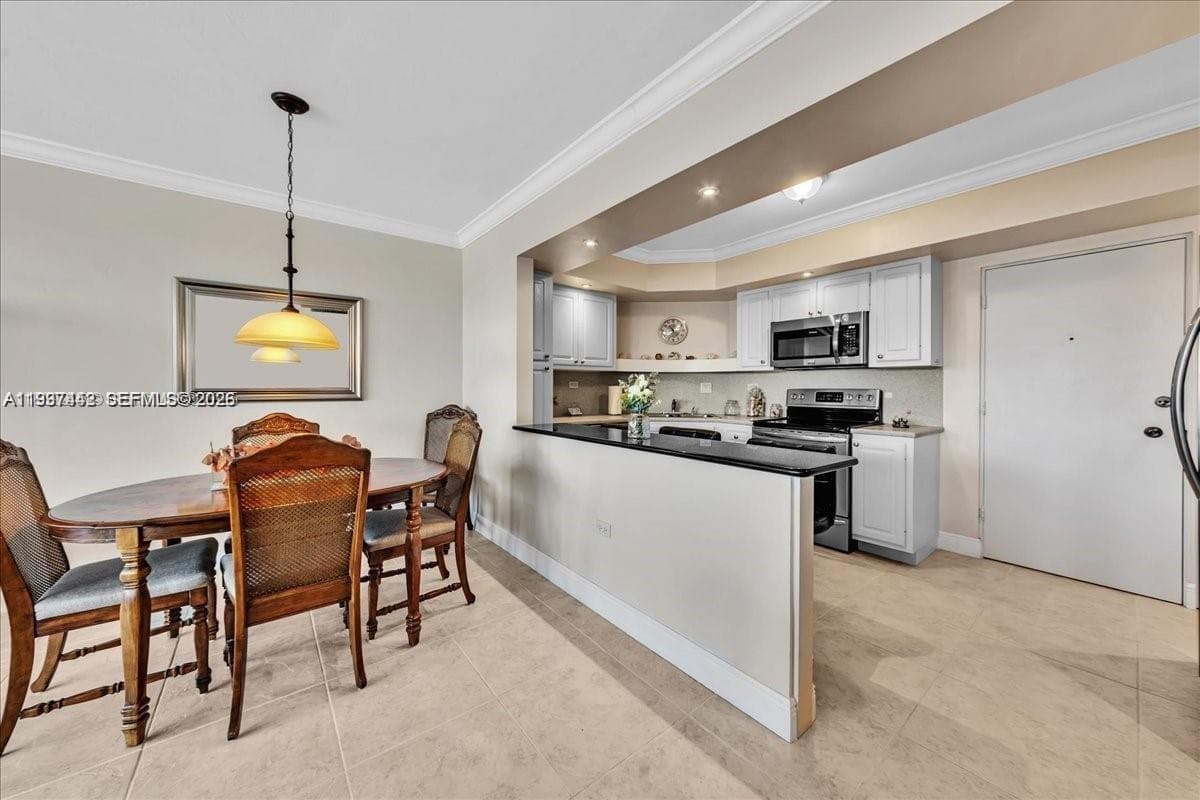 3111 Ocean Dr 904 photo 3