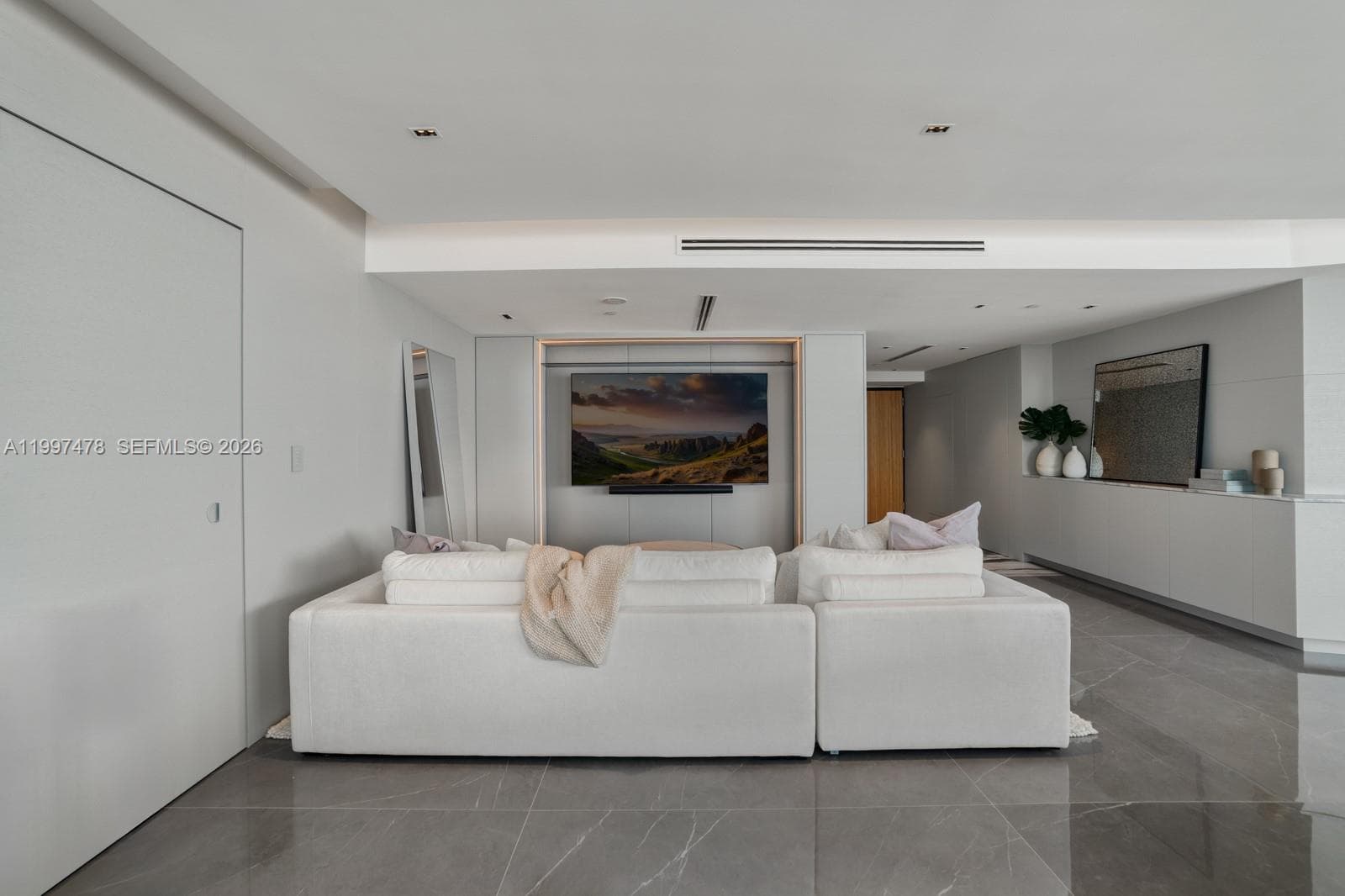 1000 Pointe Dr 901 photo 5