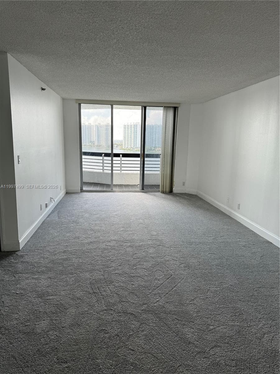 3600 MYSTIC POINTE DR 1504 photo 12