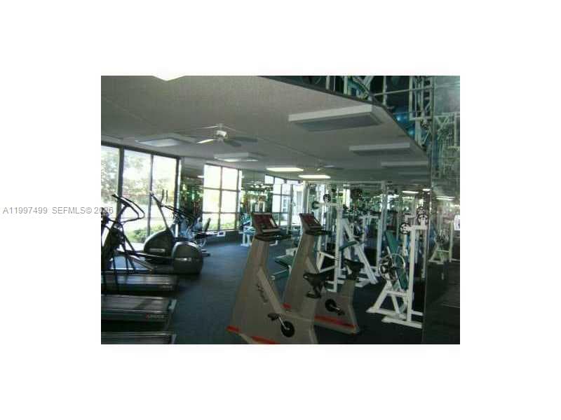 3600 MYSTIC POINTE DR 1504 photo 9