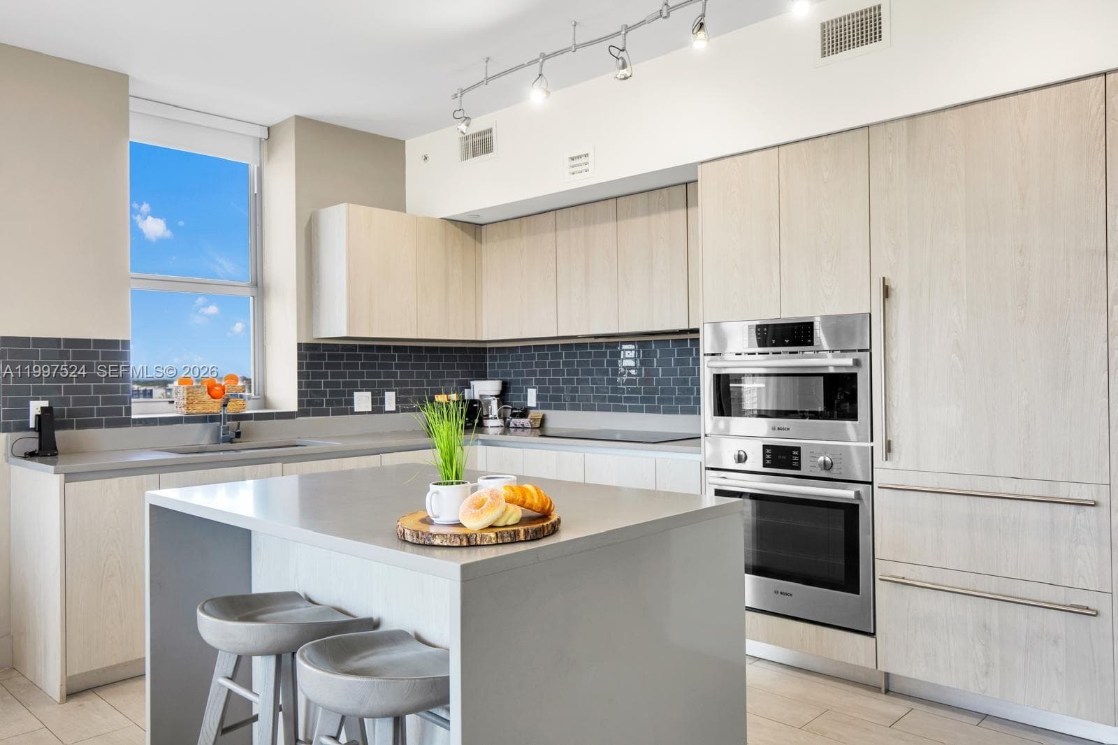 4010 Ocean Dr R708 photo 6