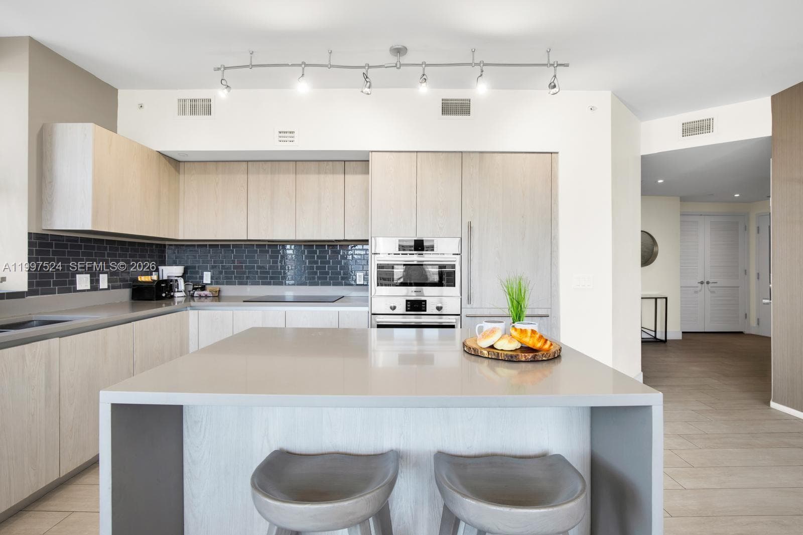 4010 Ocean Dr R708 photo 7