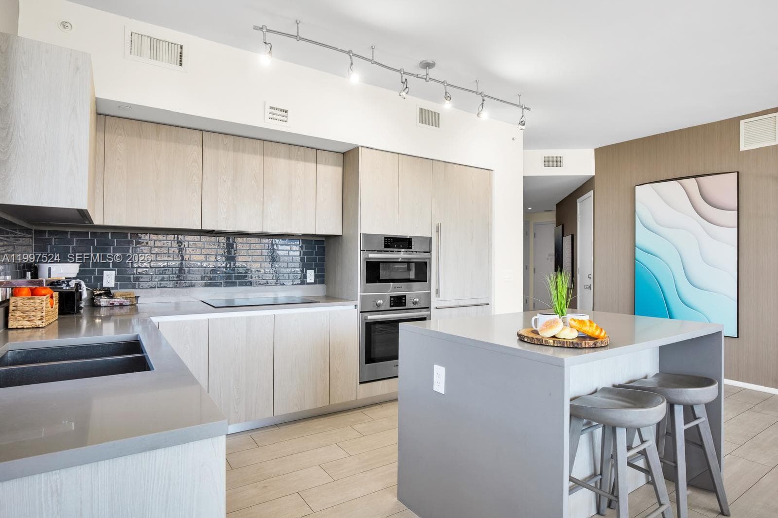 4010 Ocean Dr R708 photo 3