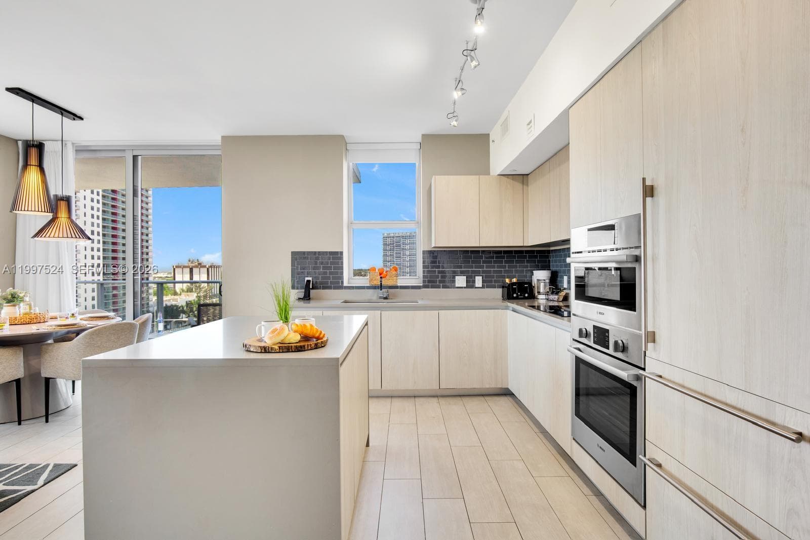 4010 Ocean Dr R708 photo 5