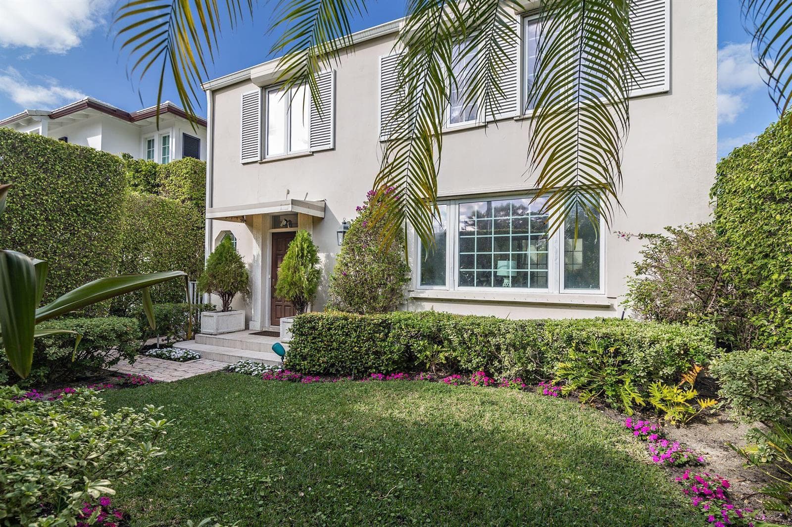 155 Peruvian Avenue photo 3