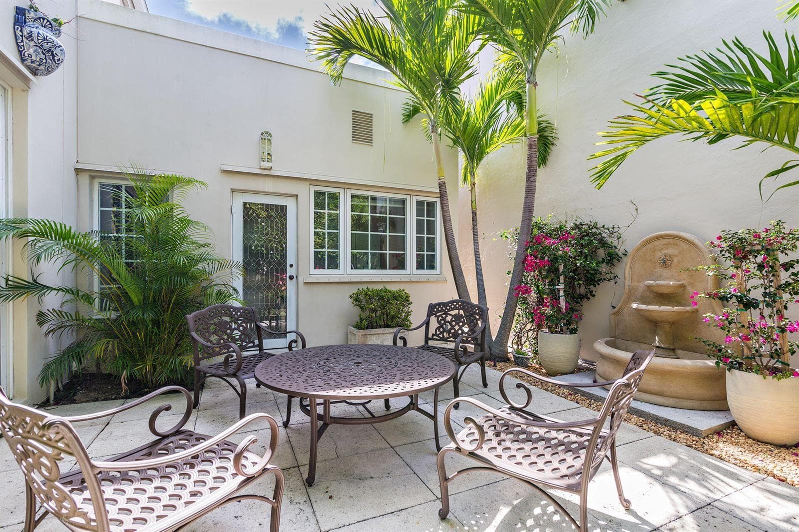 155 Peruvian Avenue photo 18