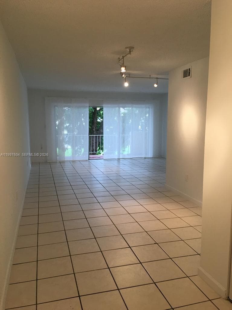 9375 Fontainebleau Blvd L209 photo 2