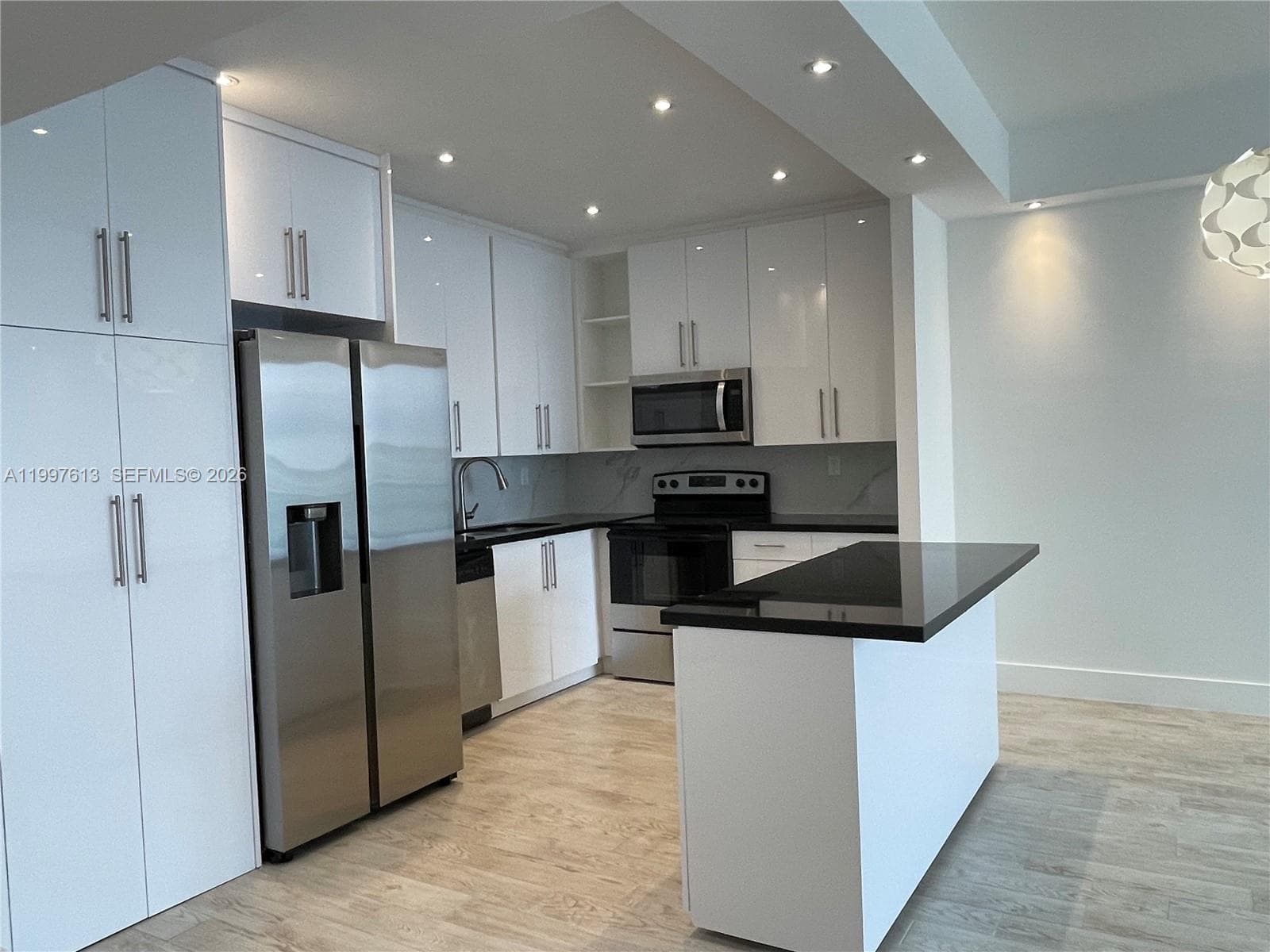 19390 COLLINS AV PH-2 photo 6