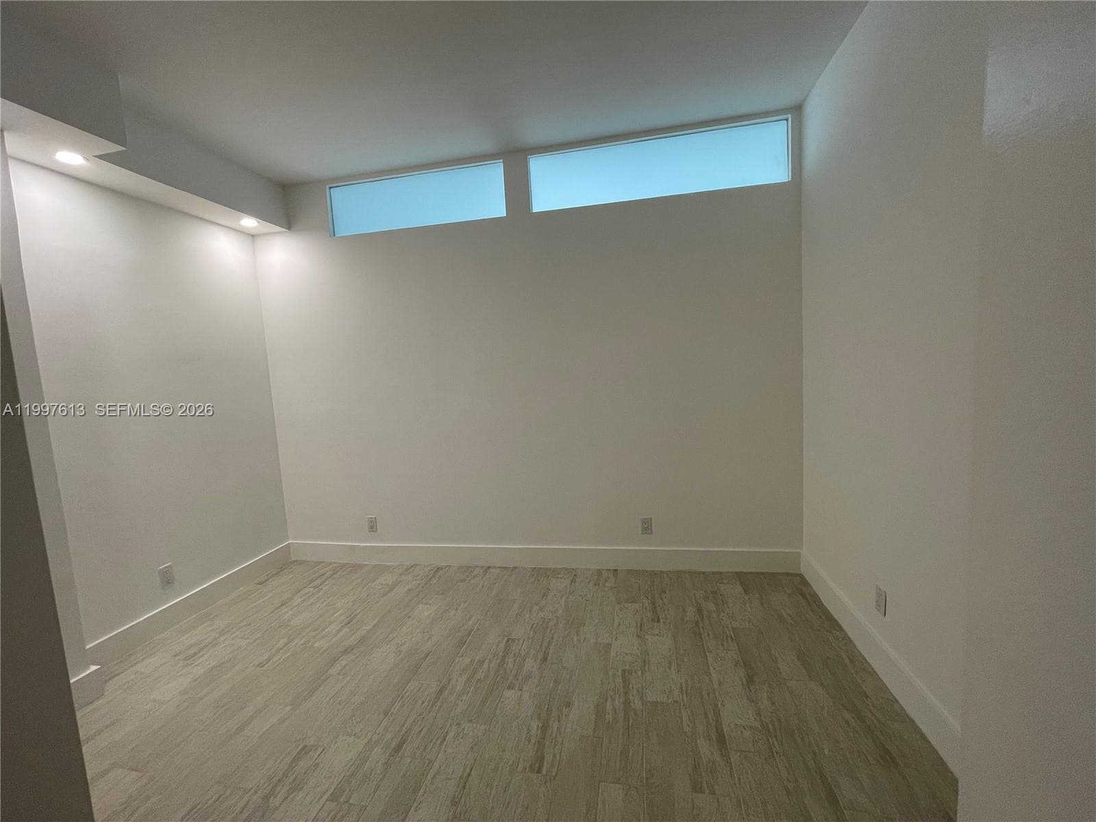 19390 COLLINS AV PH-2 photo 12