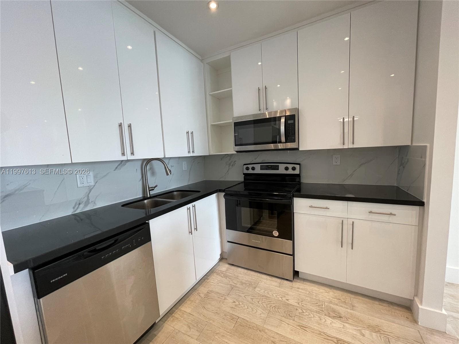 19390 COLLINS AV PH-2 photo 5