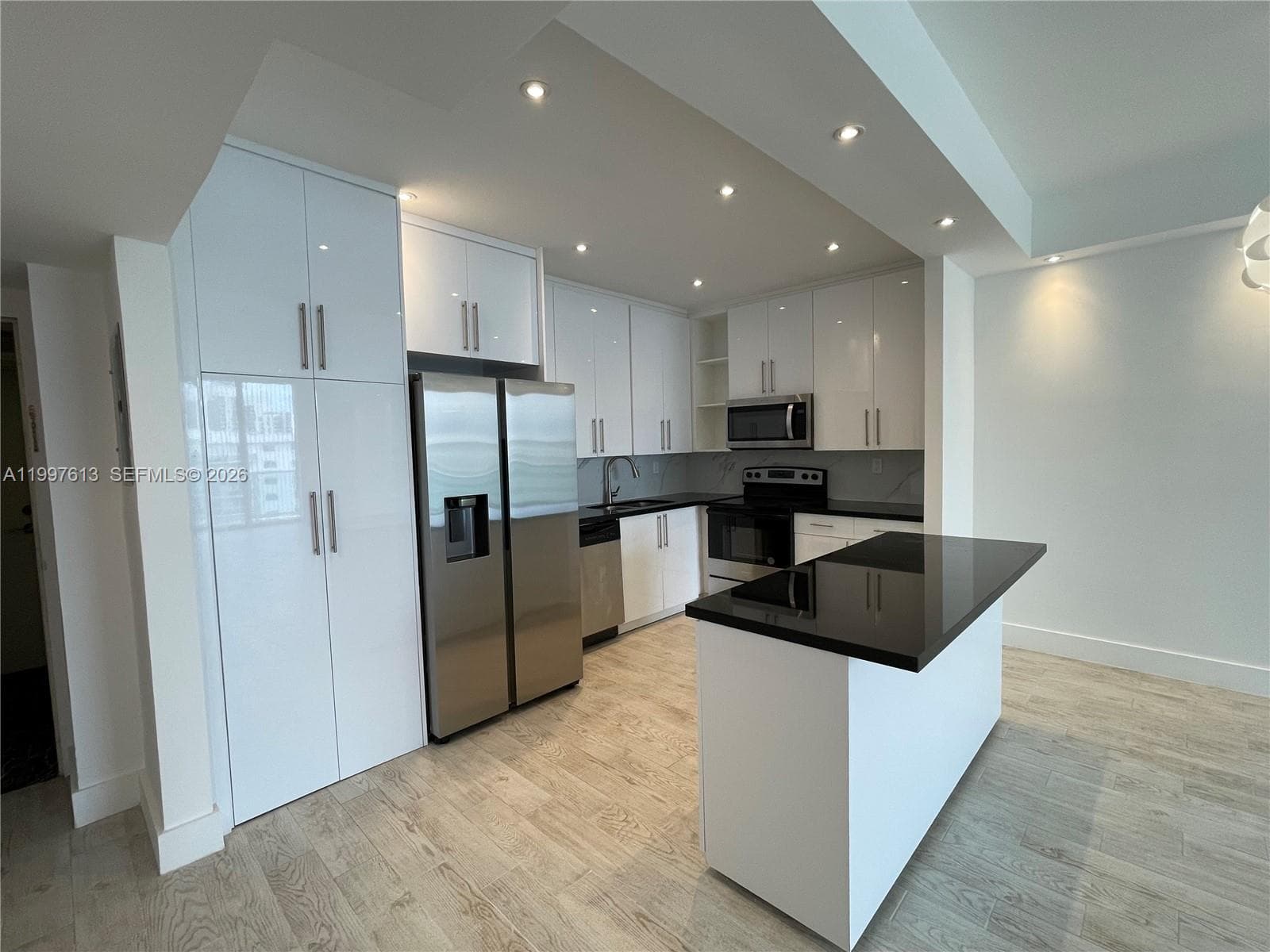 19390 COLLINS AV PH-2 photo 24