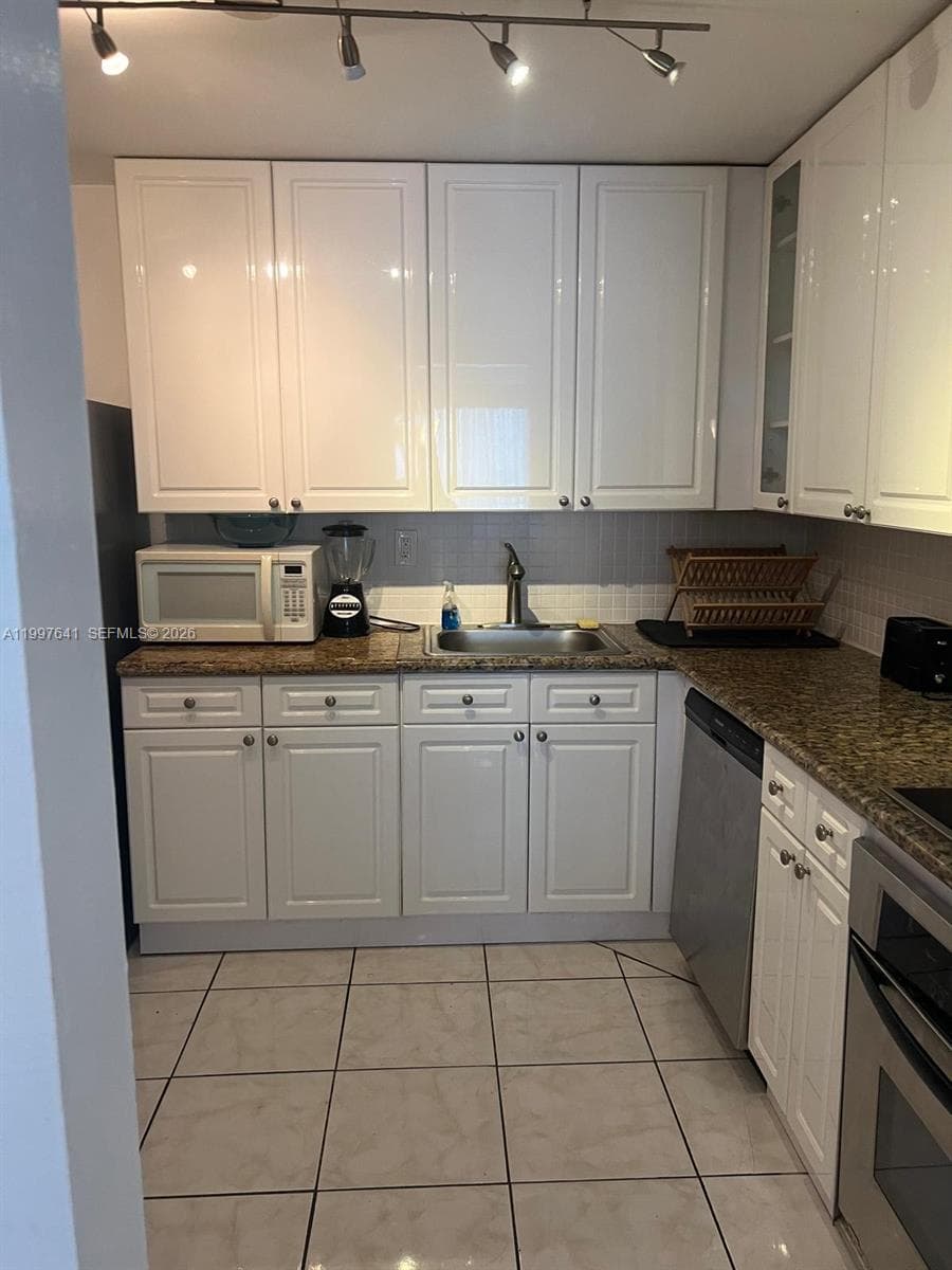 2750 NE 183rd St 801 photo 22
