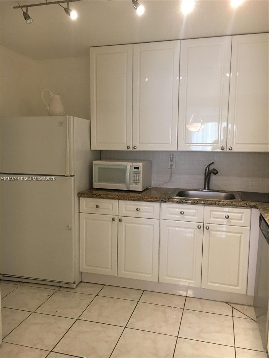 2750 NE 183rd St 801 photo 21
