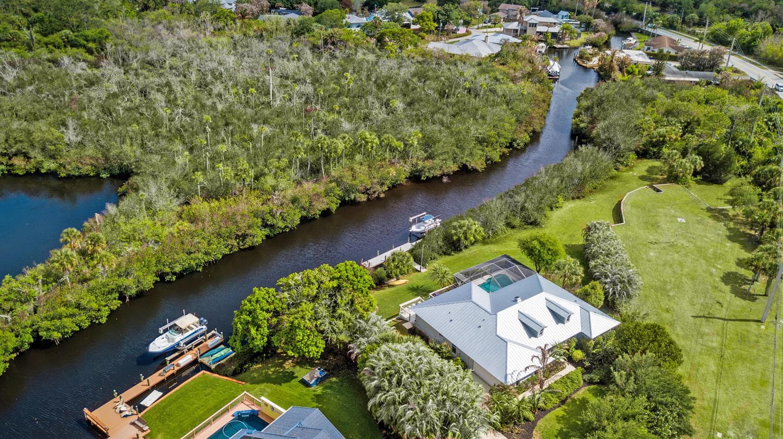 3281 SW Water Edge Way photo 4