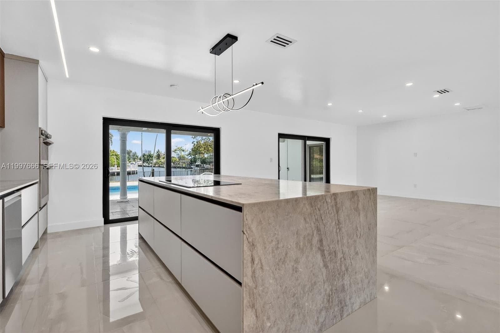 607 Layne Blvd photo 12