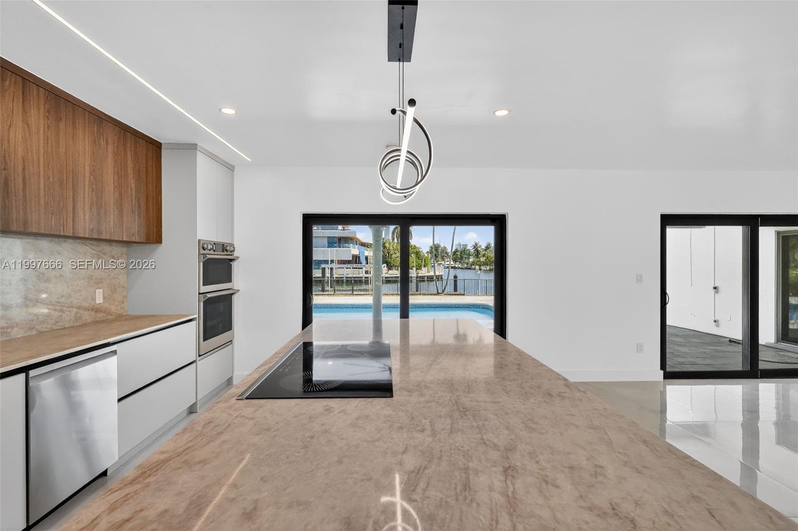 607 Layne Blvd photo 11