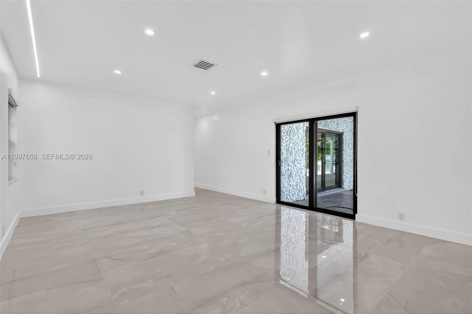 607 Layne Blvd photo 19