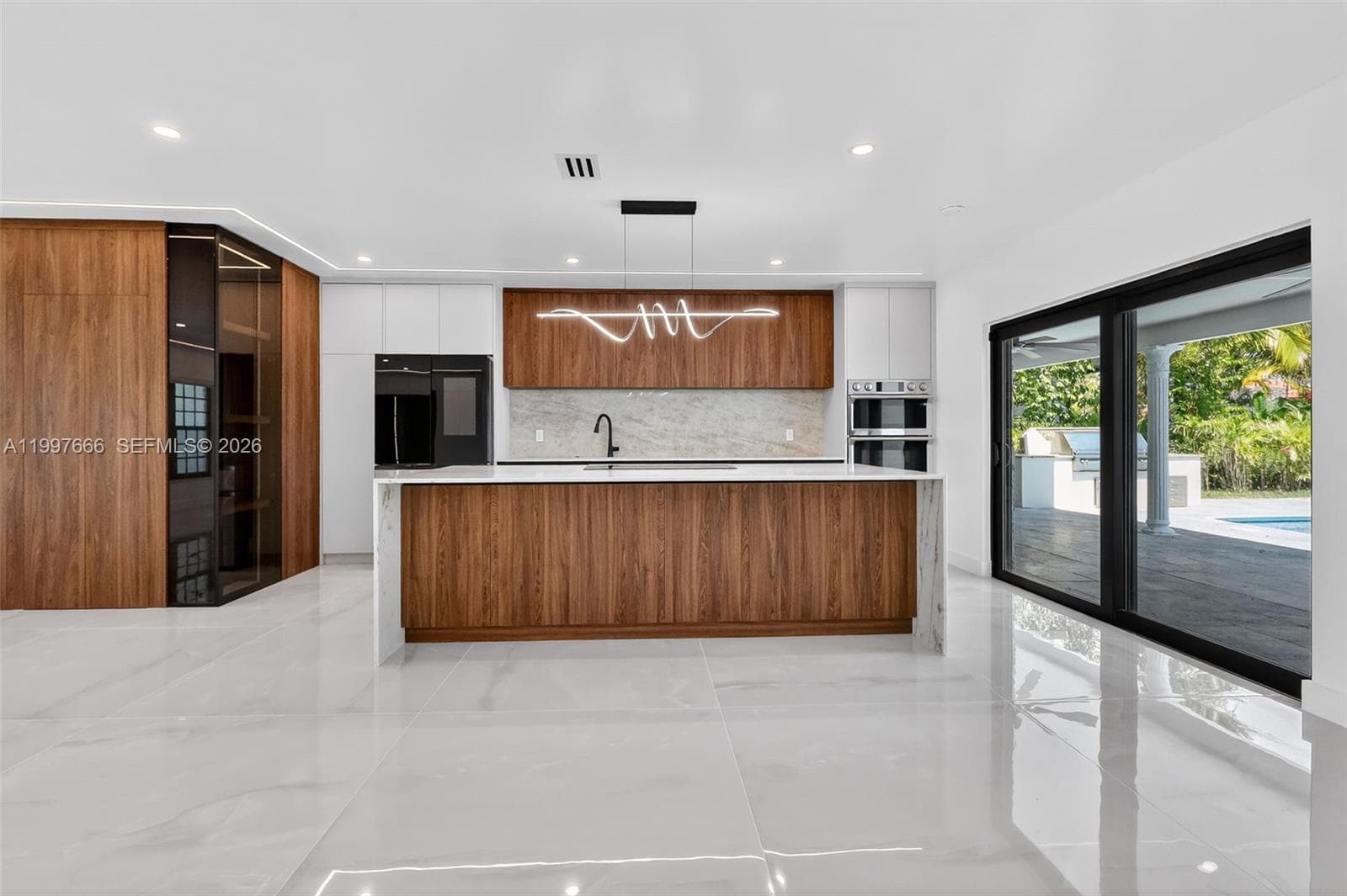 607 Layne Blvd photo 8