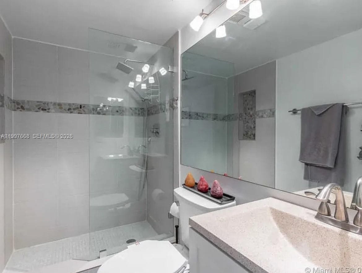600 NE 36th St 1006 photo 7