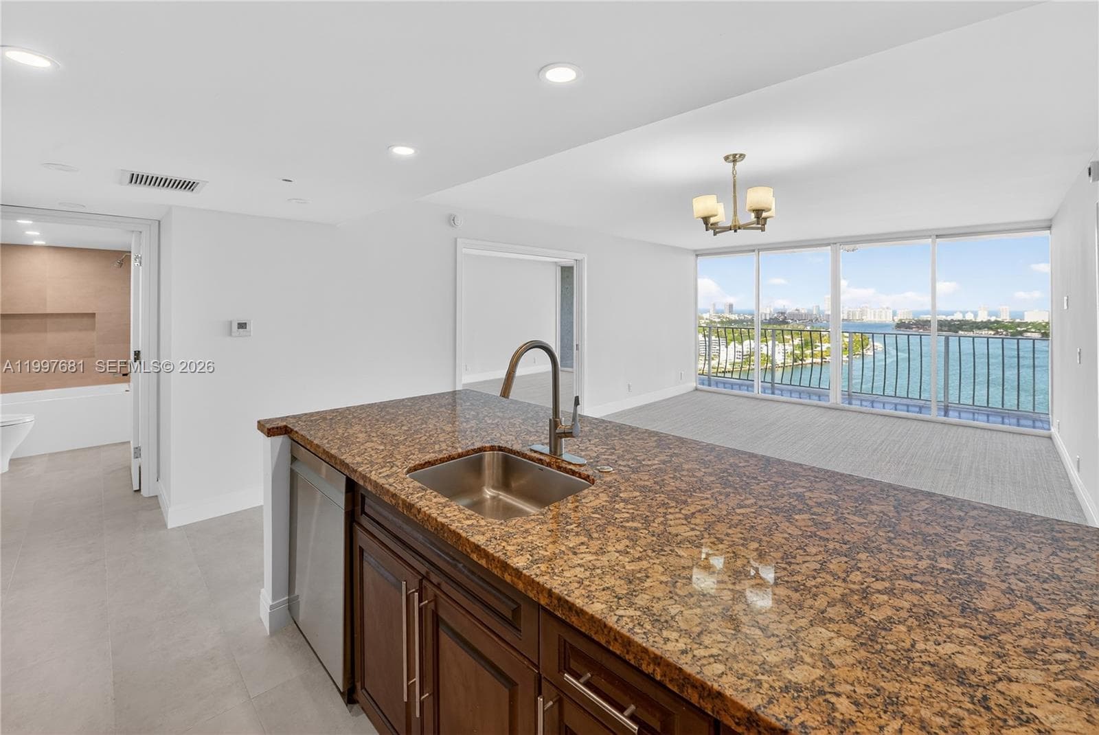 7601 Treasure Dr 2319 photo 6