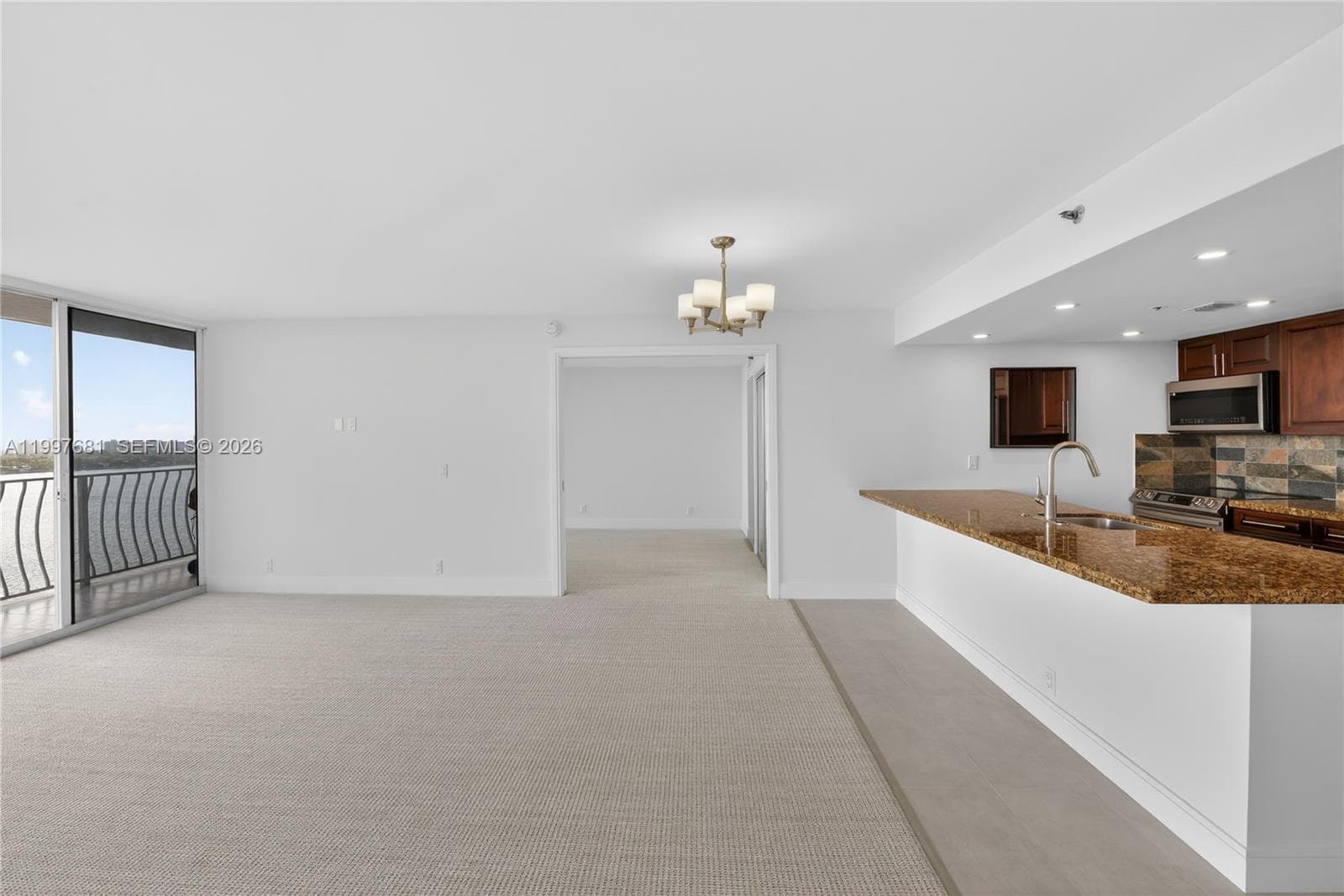 7601 Treasure Dr 2319 photo 7
