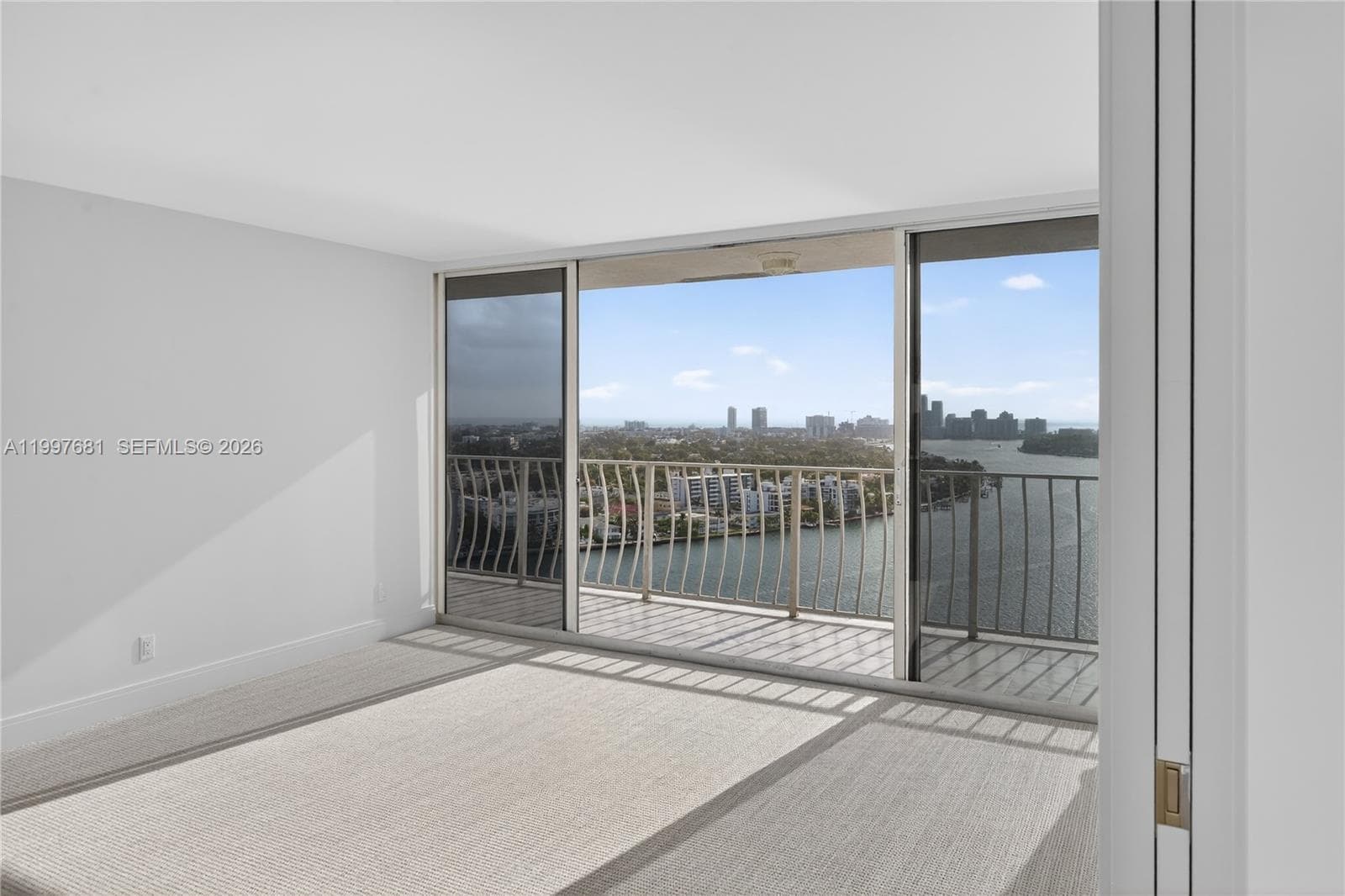 7601 Treasure Dr 2319 photo 3