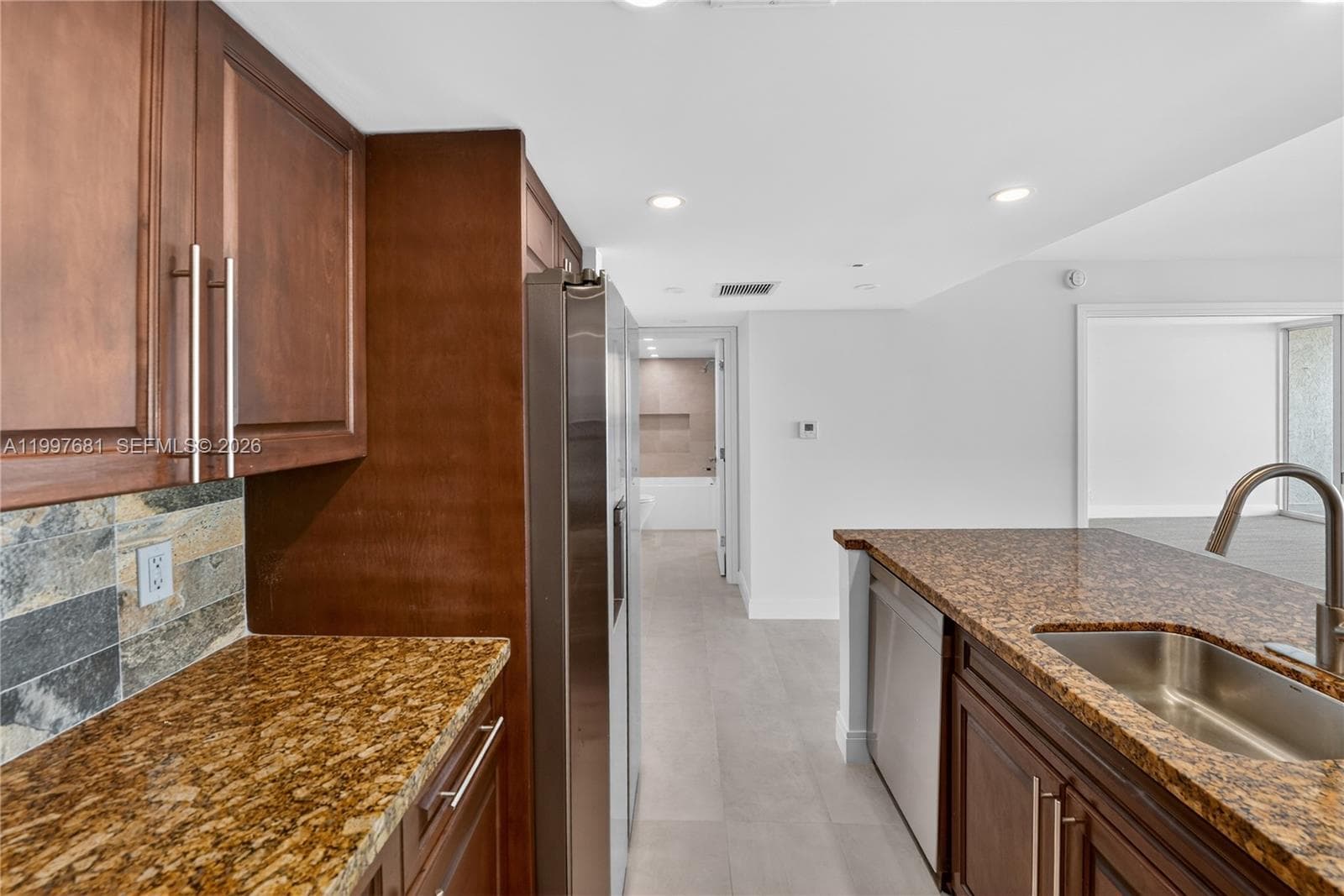 7601 Treasure Dr 2319 photo 19