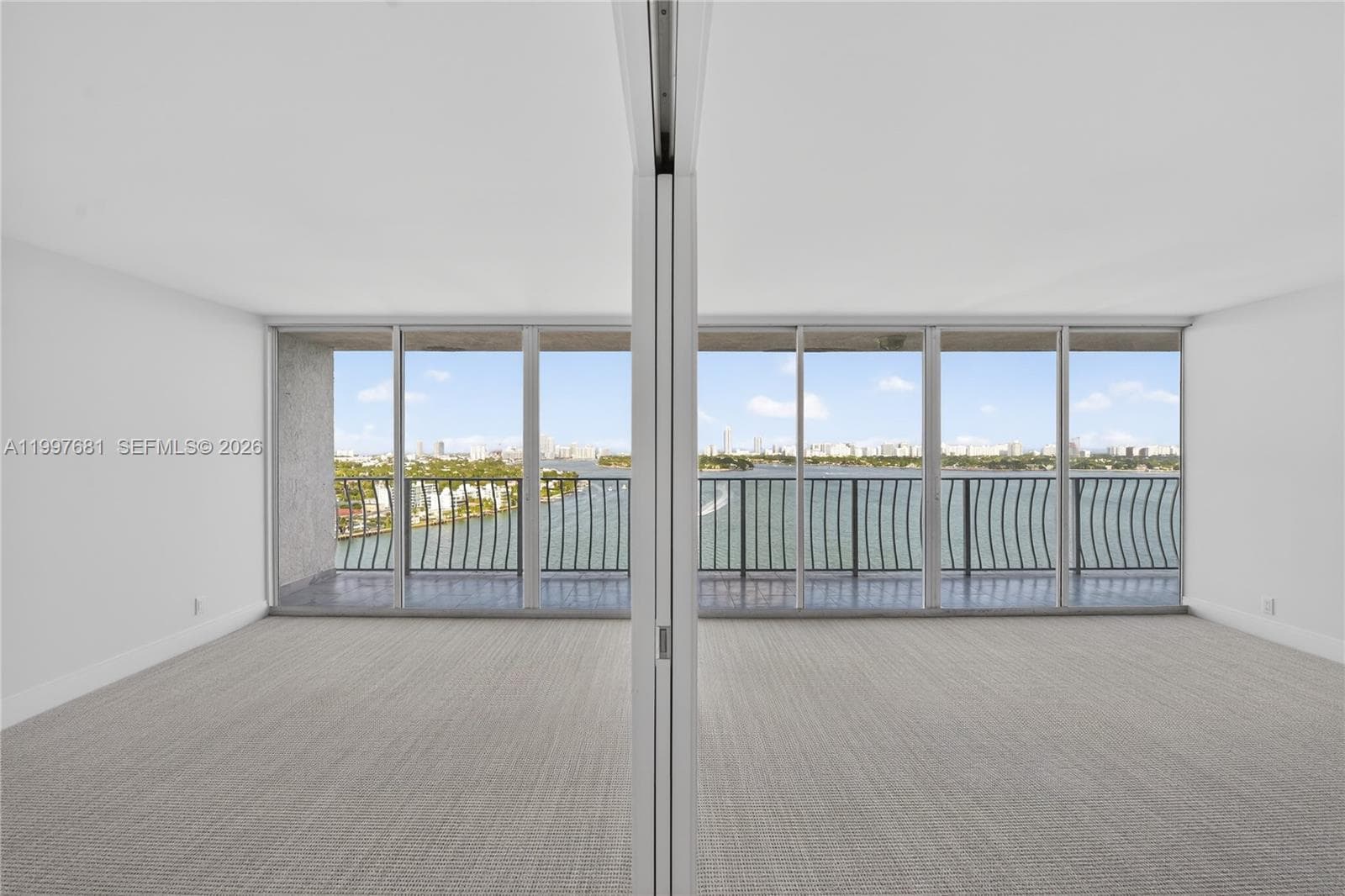 7601 Treasure Dr 2319 photo 4