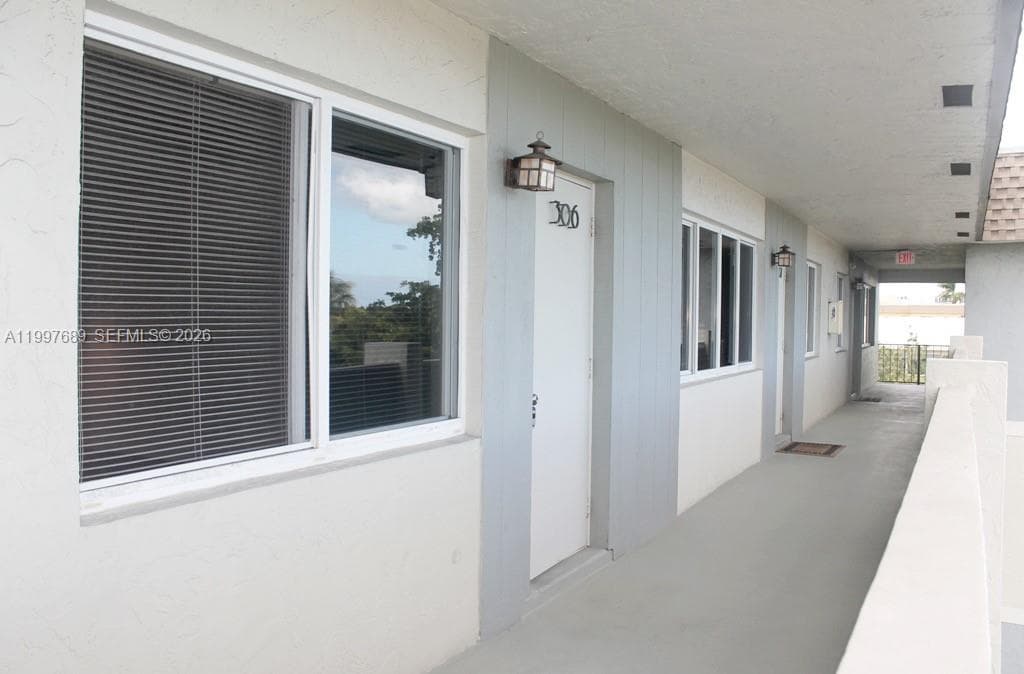 1400 54th St 306 photo 17