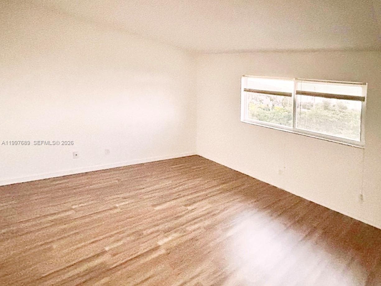 1400 54th St 306 photo 12